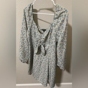 EUC Lily Rose Long sleeve Smocked Bodice in Baby Blue Dress w/ white flowers